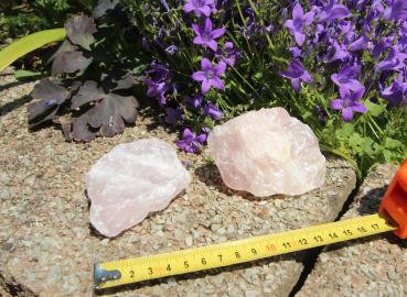 Preview: Rosenquarz Rohstein 6-10cm Gewicht um ca. 300g