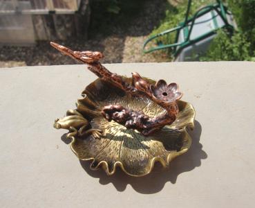 Preview: Räucherstäbchenhalter, Rückfluss, Metall, japanischer Teichfrosch, Bronze Preview: Räucherstäbchenhalter, Rückfluss, Metall, japanischer Teichfrosch, Bronze